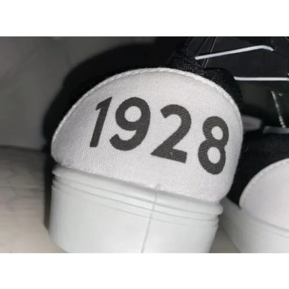 Disney Mickey Mouse Slip On 1928 Star Black White Sneakers Mens Size 7 BRAND NEW - Picture 7 of 8